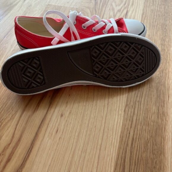 Women's Chuck Taylor All Star Low Top Sneakers - Red - Size 8 - Picture 2 of 3